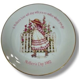 Holly Hobbie Commemorative Edition Genuine Porcelain Collective Plate